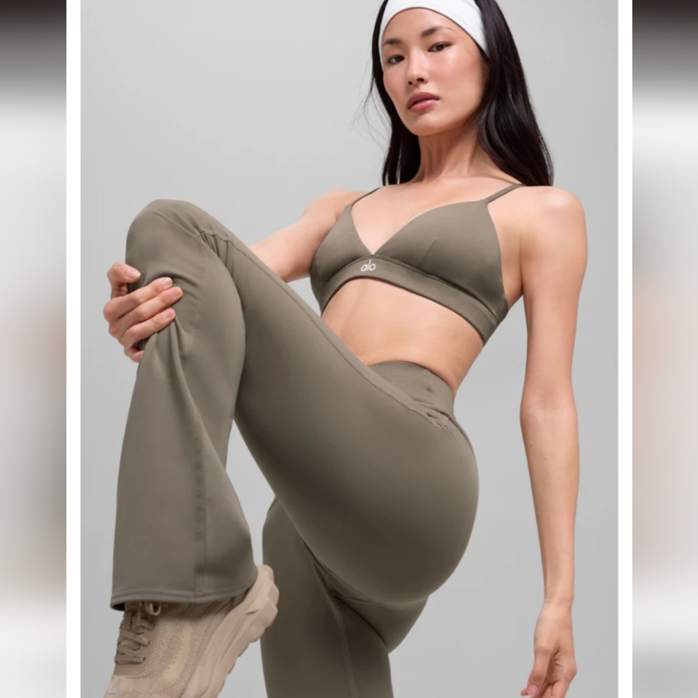 ALO Yoga🤎 NEW COLOR DROP Light Cocoa and White Sports Bra Not Released Yet. - Picture 6 of 8
